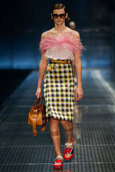 Look 18